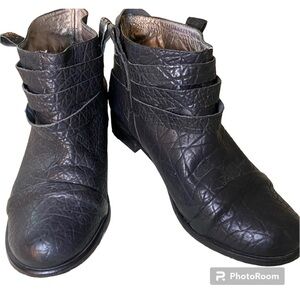 Matt Bernson short boots, size 8.5. Textured black leather. Slip on.